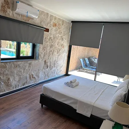 Rueya Villa *
